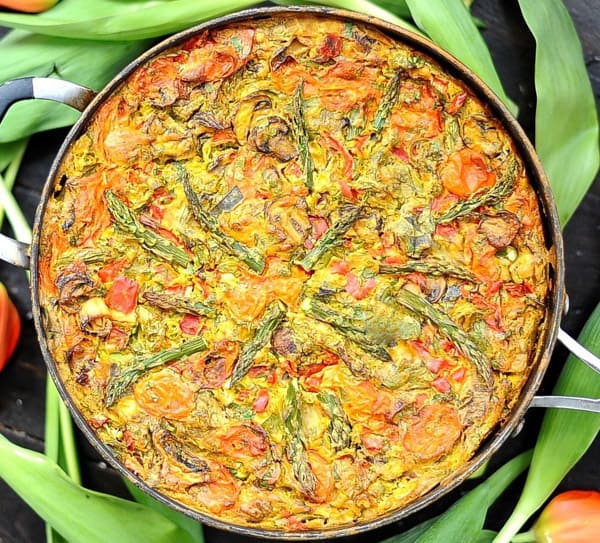 Vegan frittata with asparagus