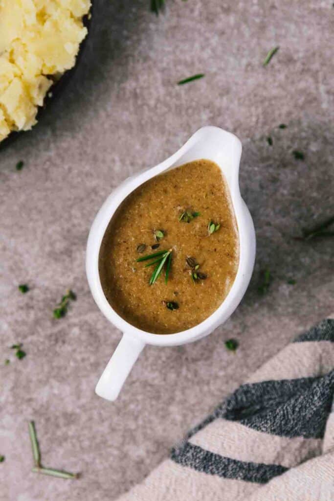 Easy Onion Gravy - Sprinkles and Sprouts